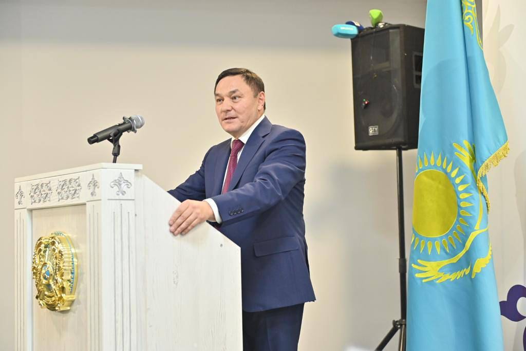 Kazakh Minister of Tourism and Sports, Yermek Marzhikpayev,